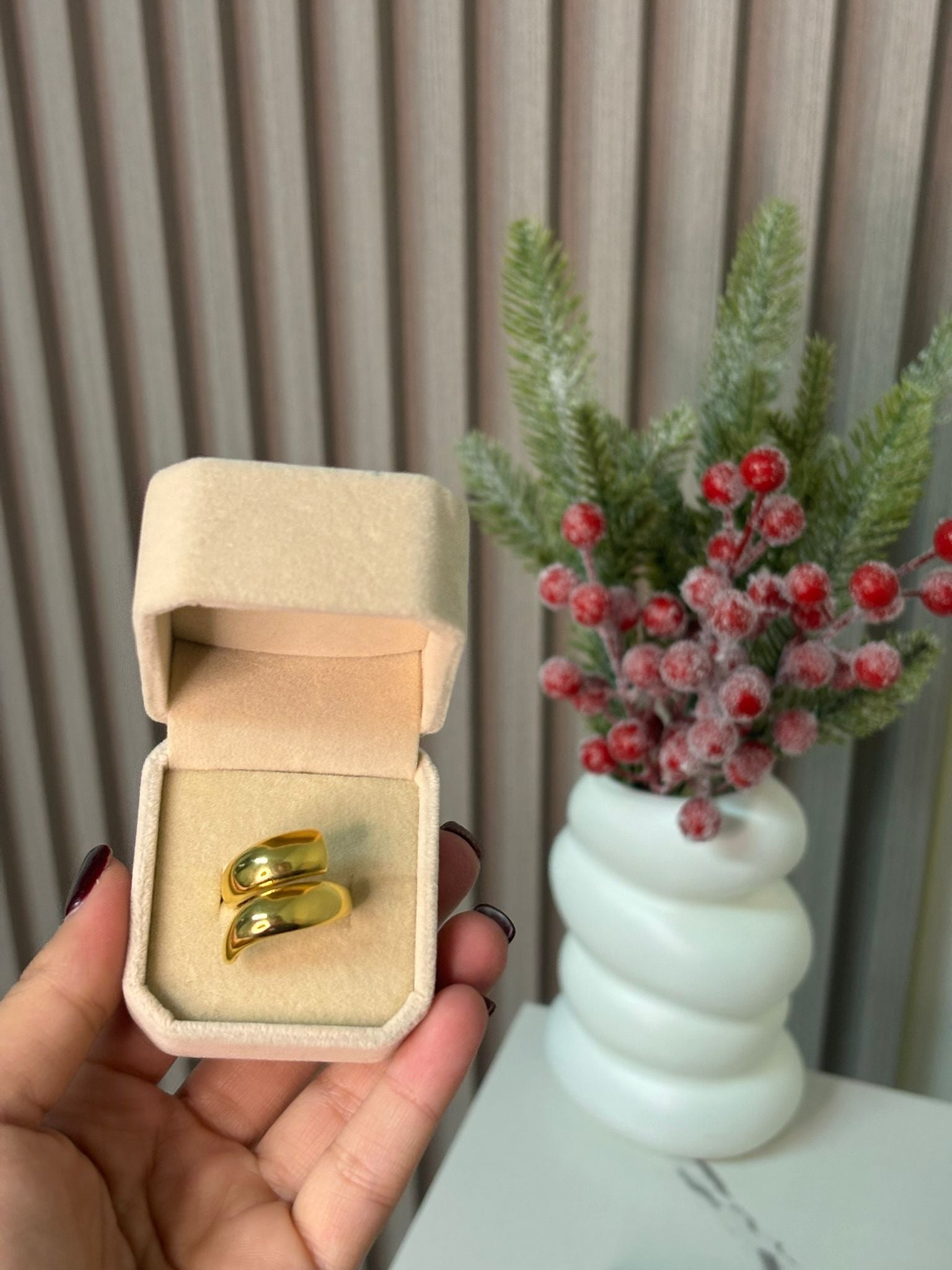 Anello around