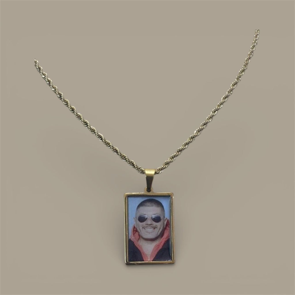 Collana con foto in resina con bordo