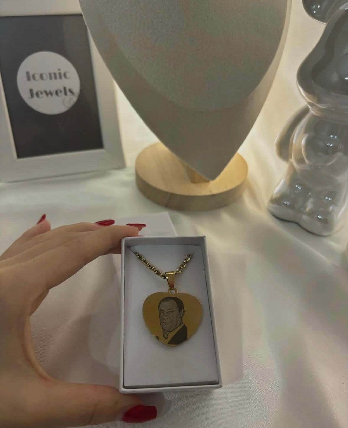 Collana foto incisa