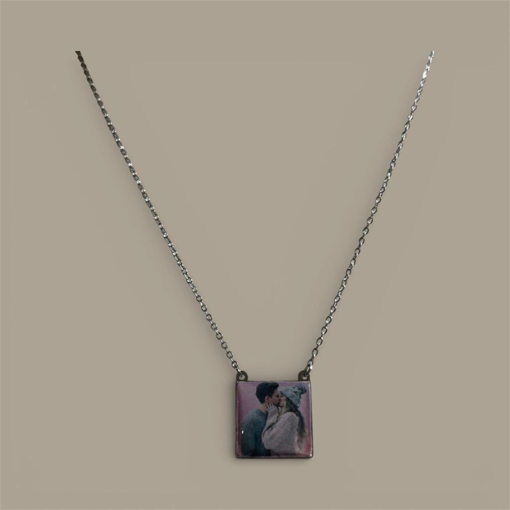 Collana con foto in resina sottile