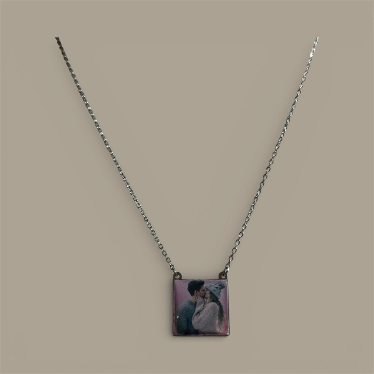 Collana con foto in resina sottile